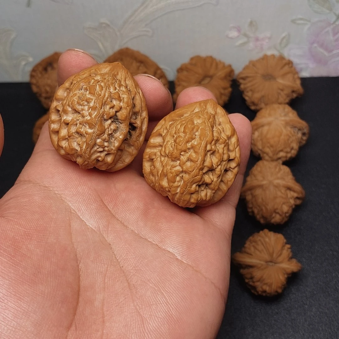 文玩核桃吊坠35.5牡丹纹