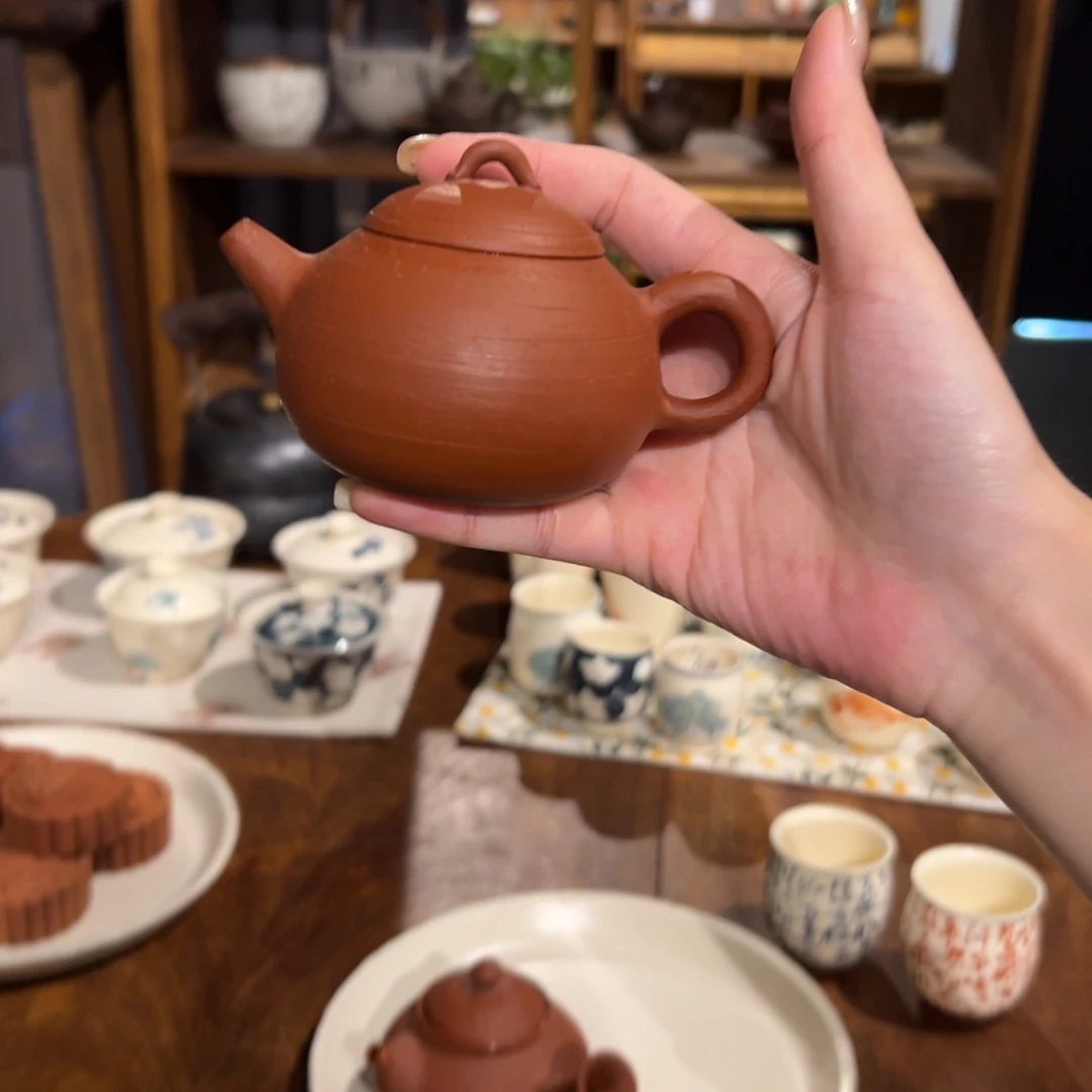 瓷片陶瓷。         陶瓷。
