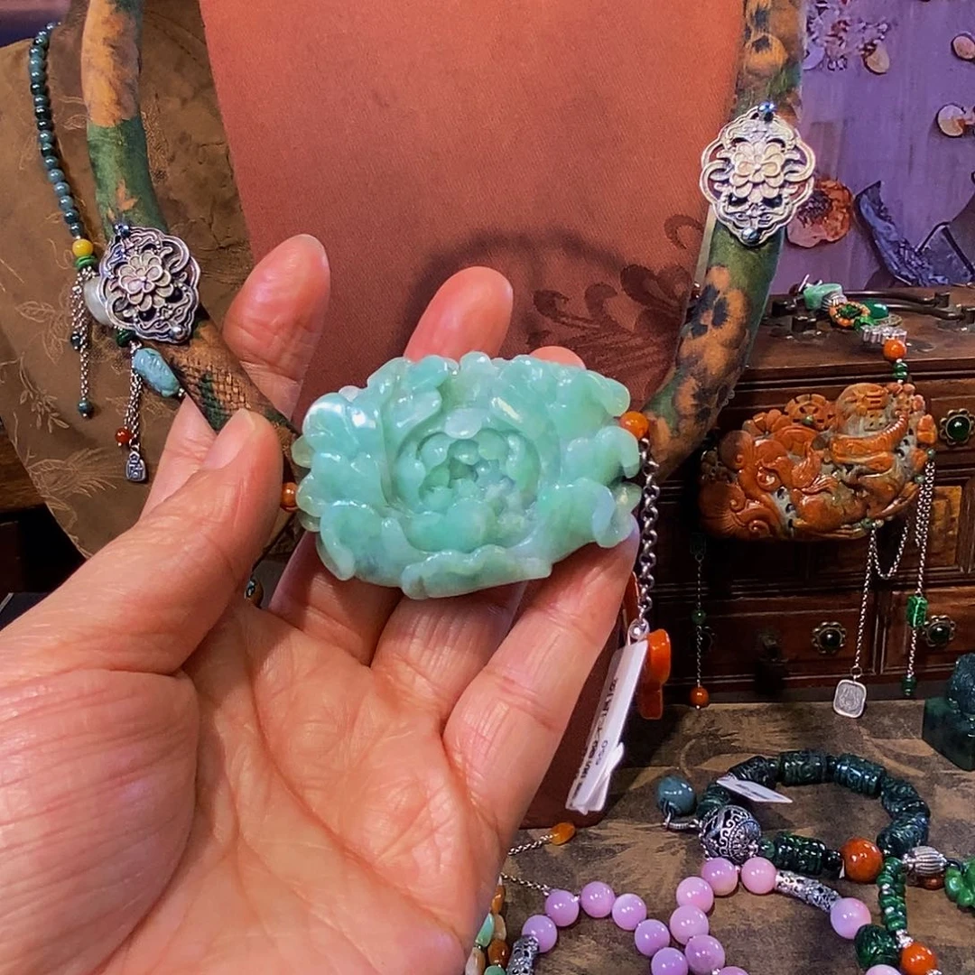 翡翠未镶嵌吊坠(赠链)