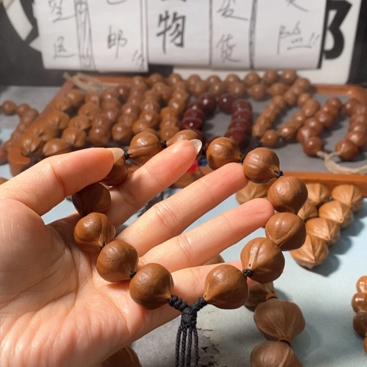 橄榄核手串9161精品蒜头铁核鸡血红12+1颗