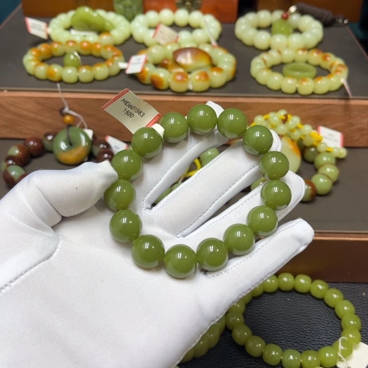 未镶嵌手链透闪石质玉