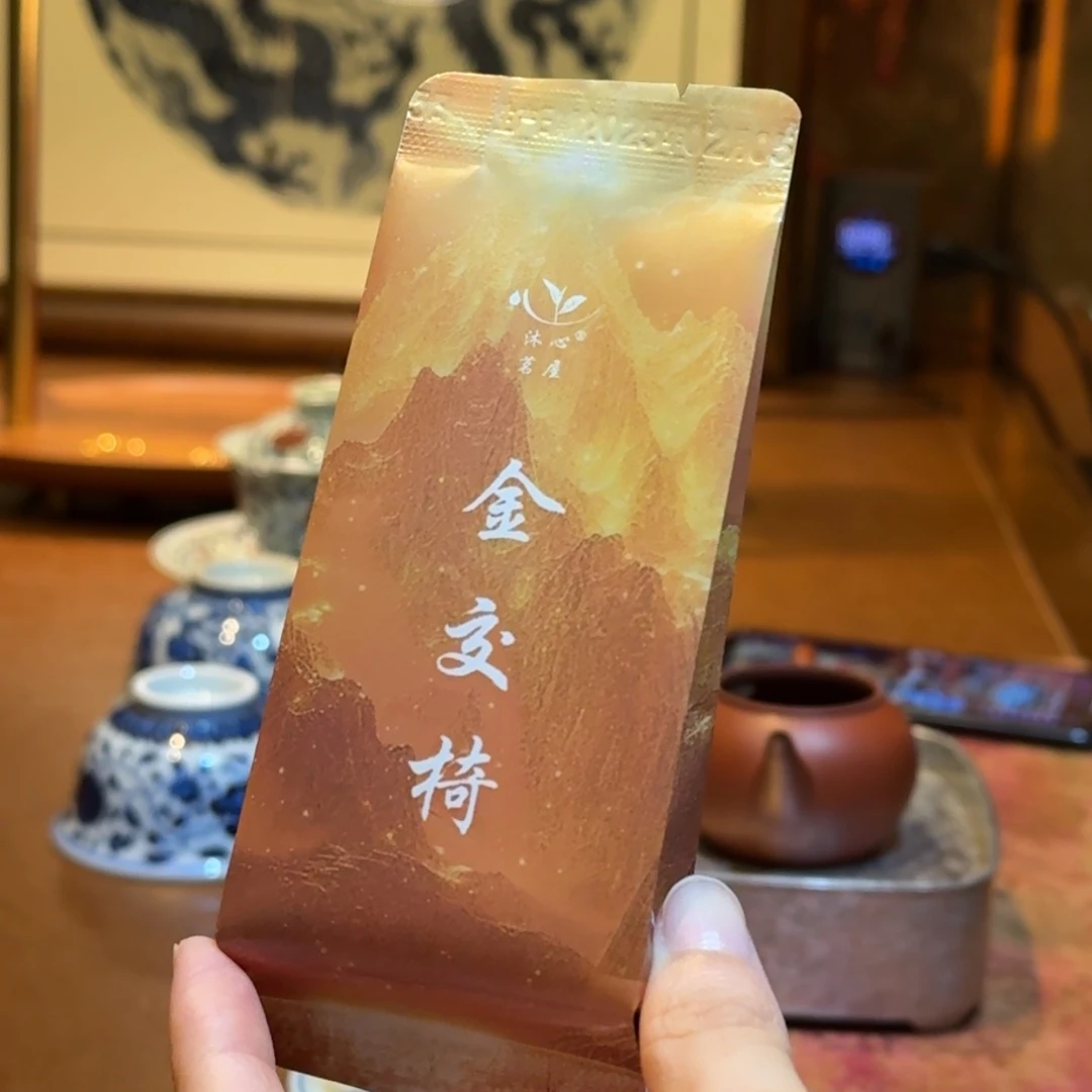 李****J通过与国内外众多大专