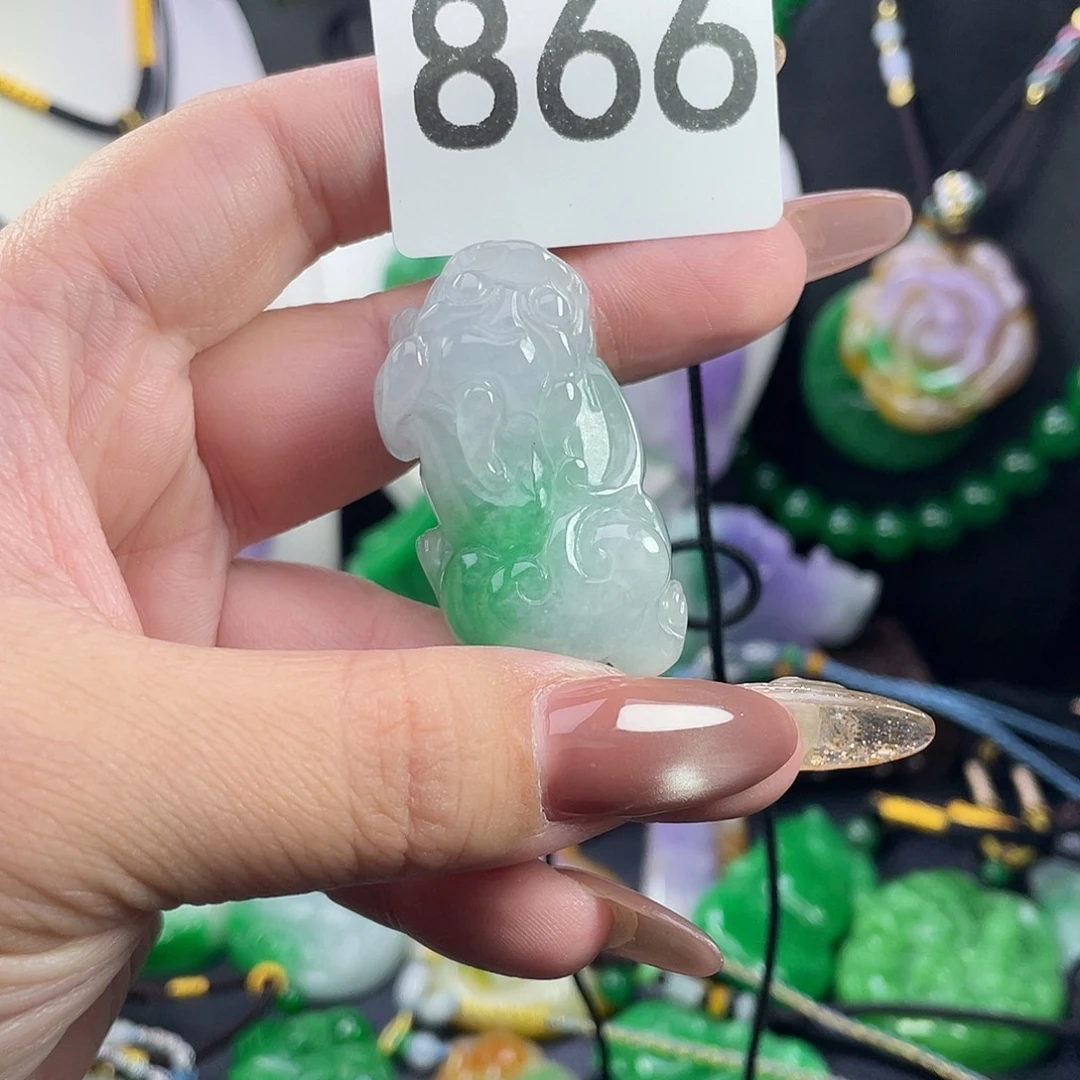 翡翠未镶嵌吊坠(赠链)