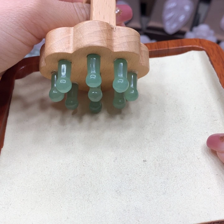 石英质玉颈饰足铂镶嵌