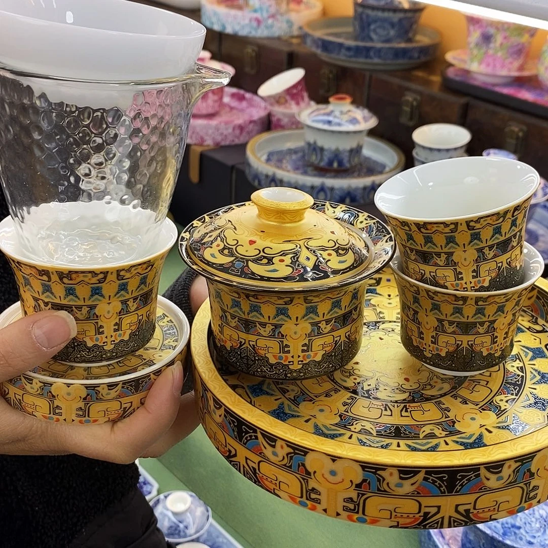 盖碗里的水煮开后放入