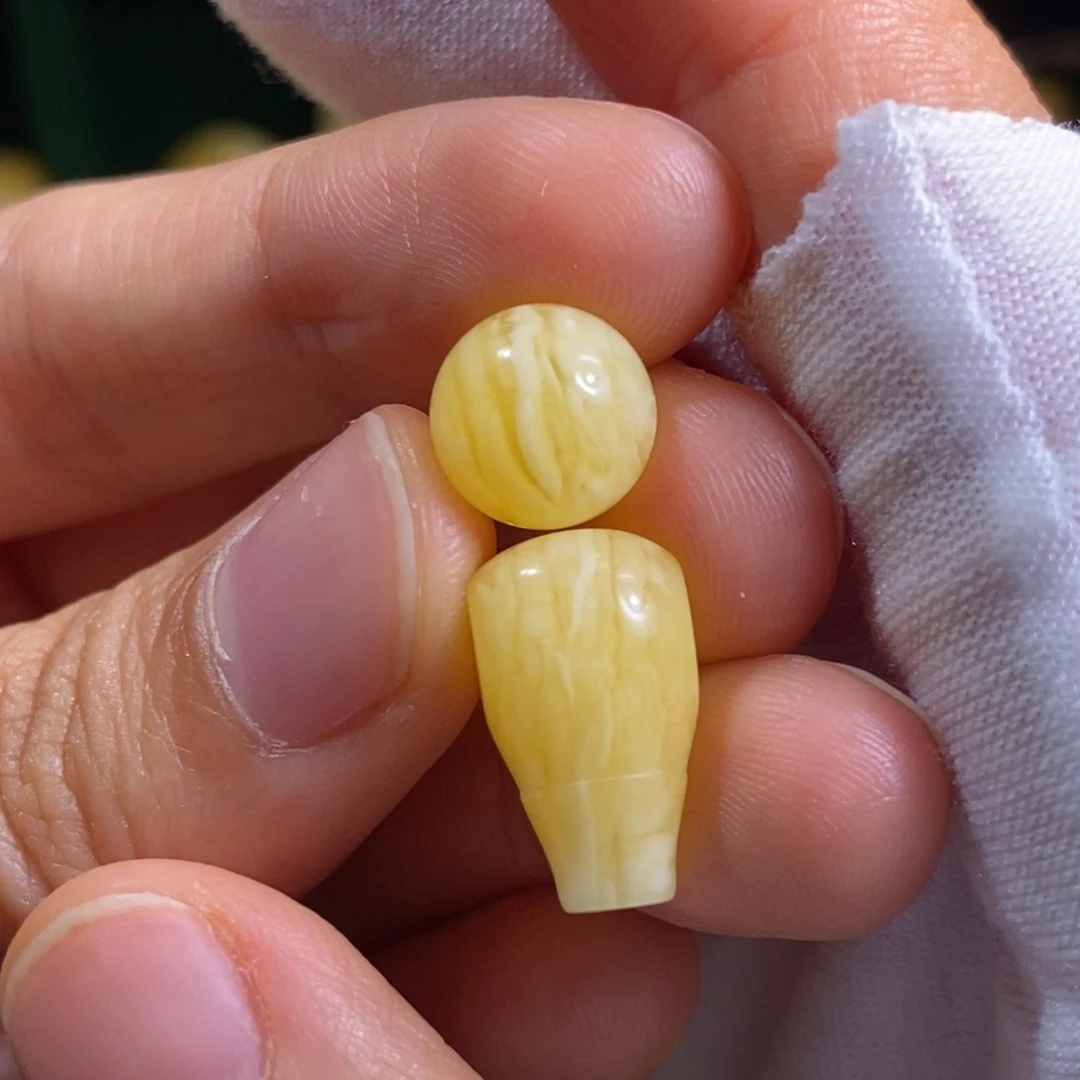 蜜蜡未镶嵌裸石微瑕