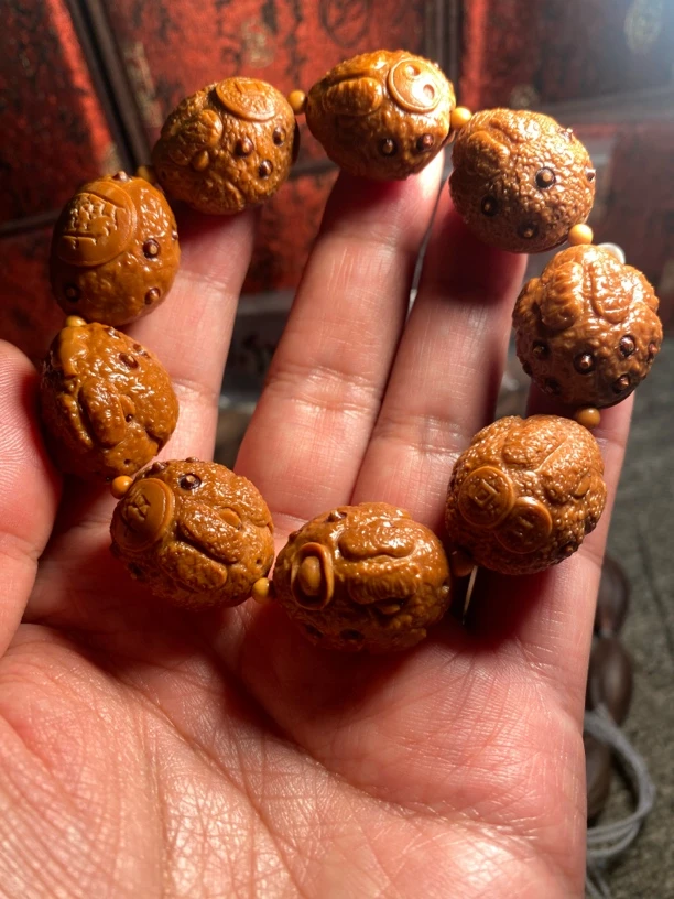 苏工核雕纯手工雕刻，老籽铁核老苏工，招财进宝金蟾，个性饱满