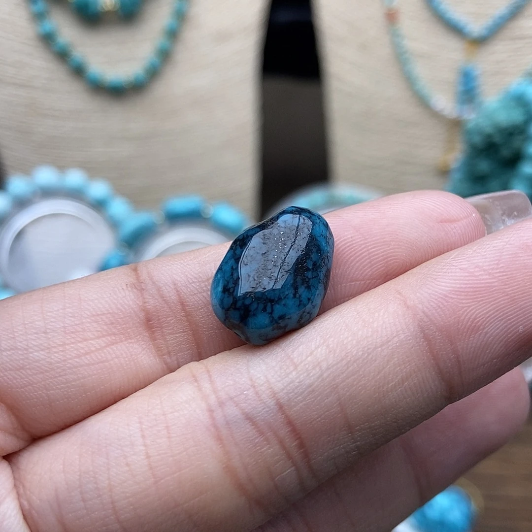 绿松石未镶嵌玉化乌兰花随行