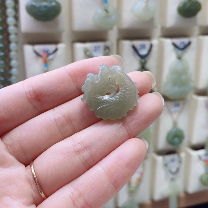 l***9和田玉未镶嵌颈饰