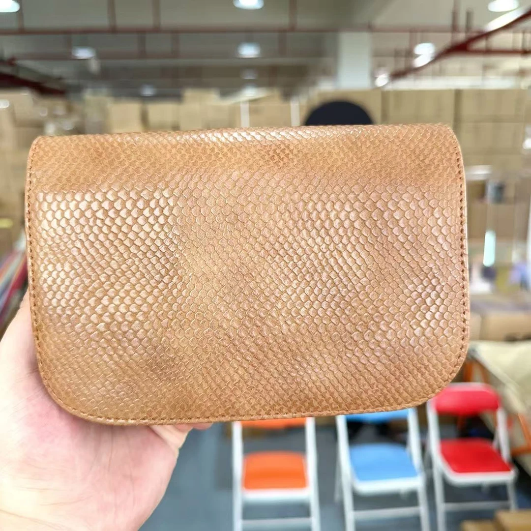 皮制小包包【发一颜色随机】