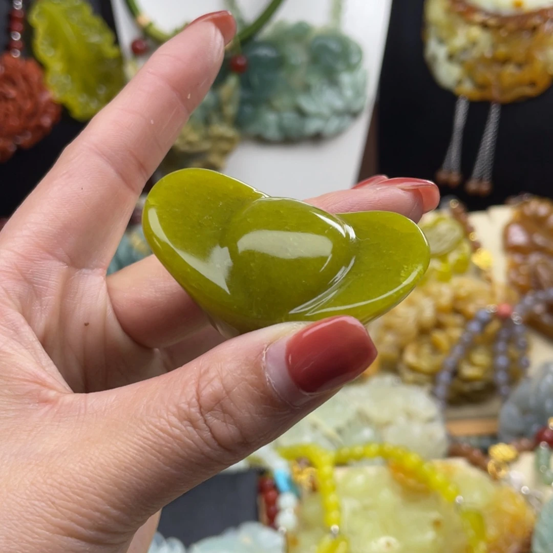 未镶嵌蛇纹石玉颈饰