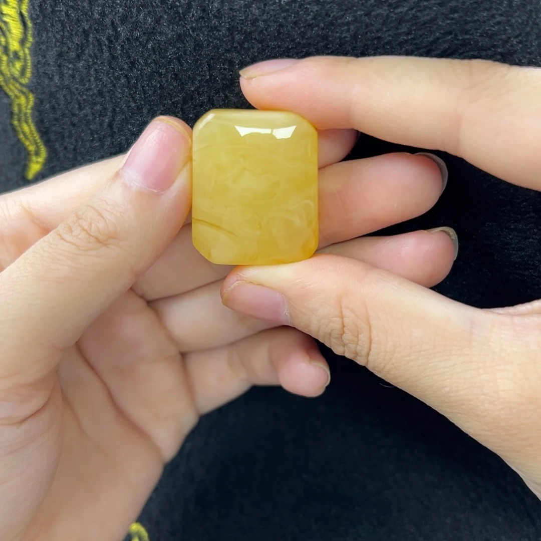 未镶嵌琥珀珠宝奇石