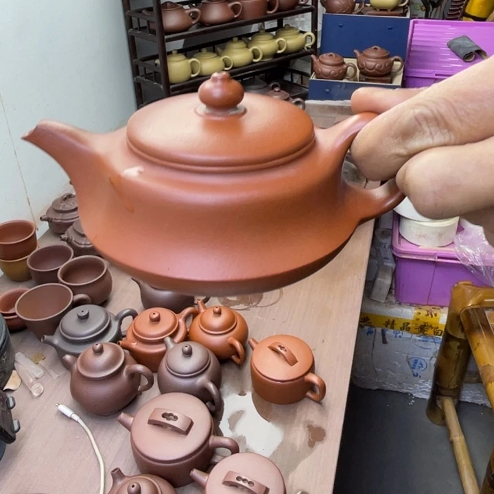 谢***生紫砂茶壶微瑕朱泥曲壶容量200毫升