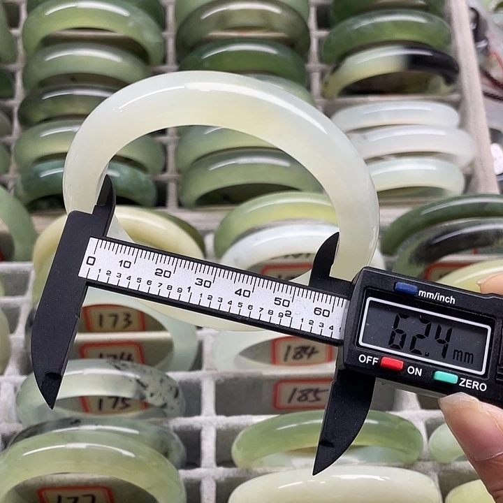 未镶嵌蛇纹石玉手镯185