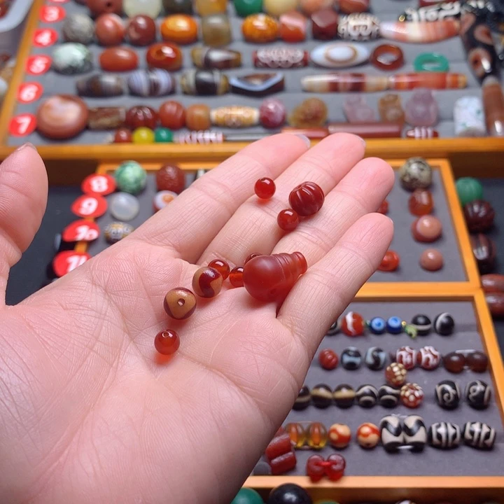 玛瑙/玉髓颈饰未镶嵌品*