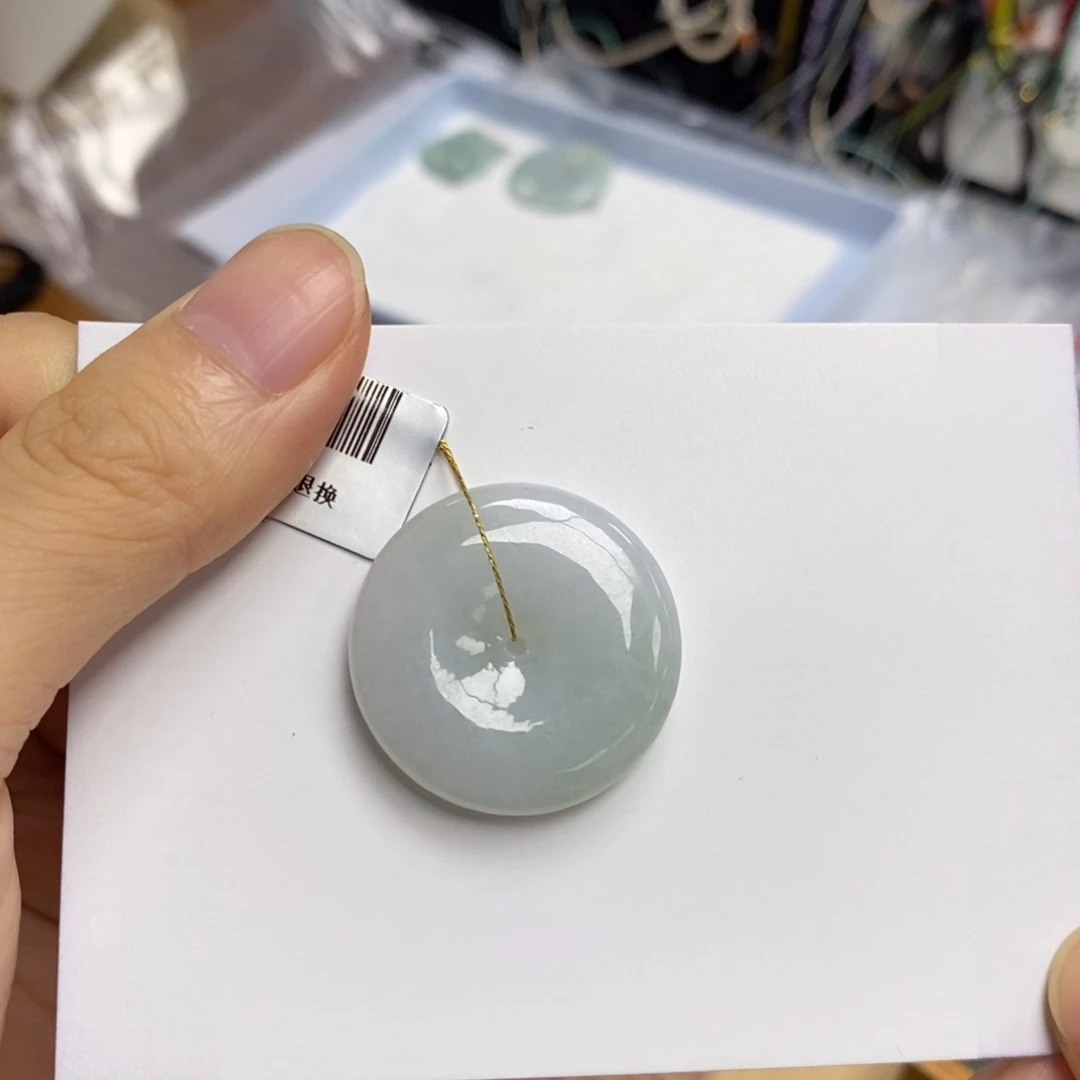 颈饰未镶嵌翡翠平安扣