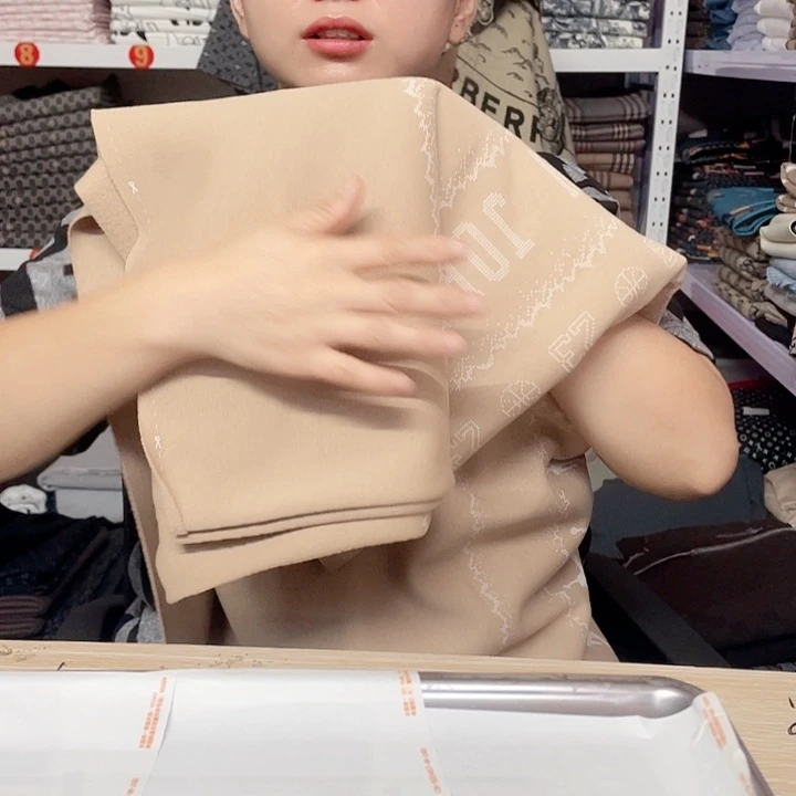 奶茶色小奈卫衣绒定位两个346