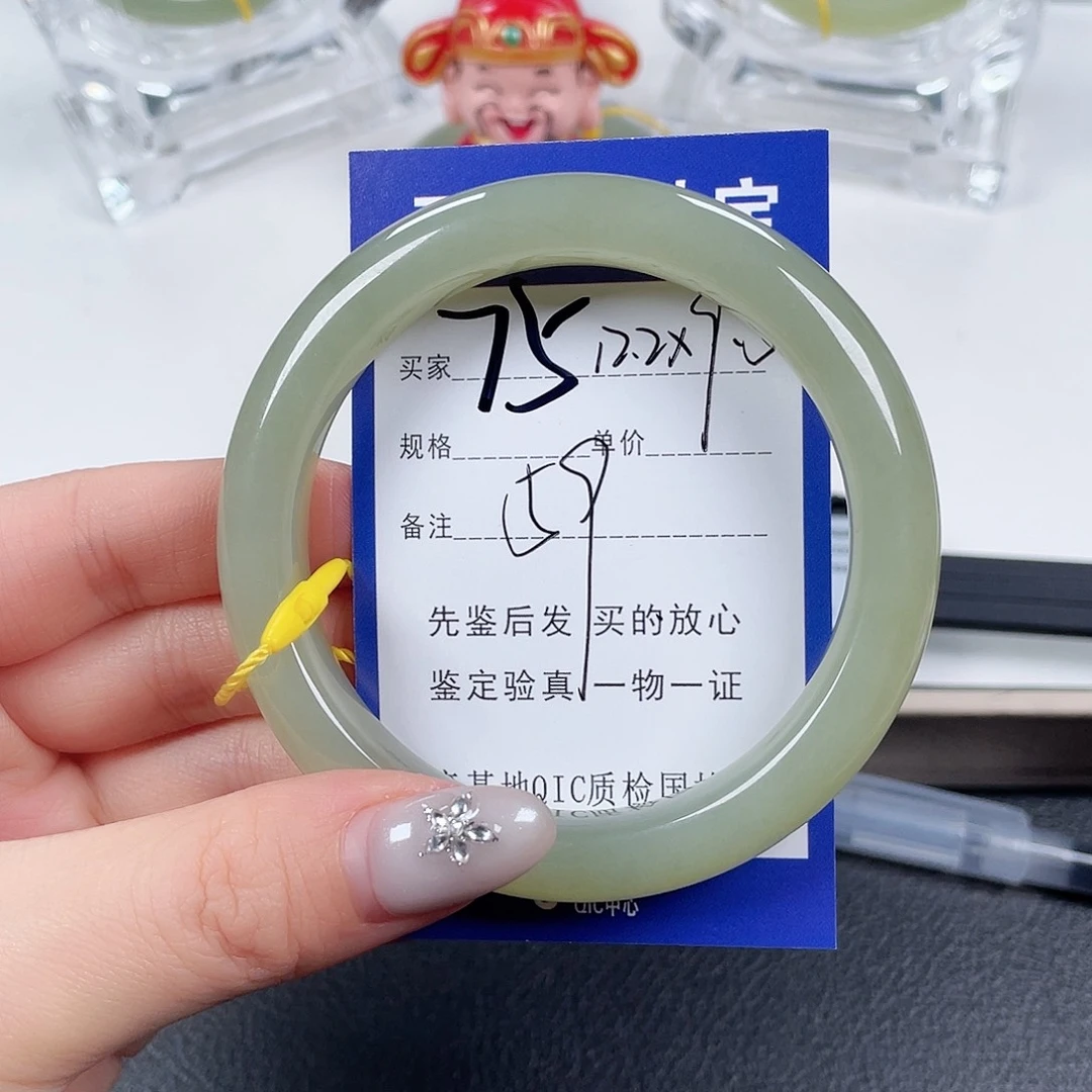 未镶嵌手镯和田玉