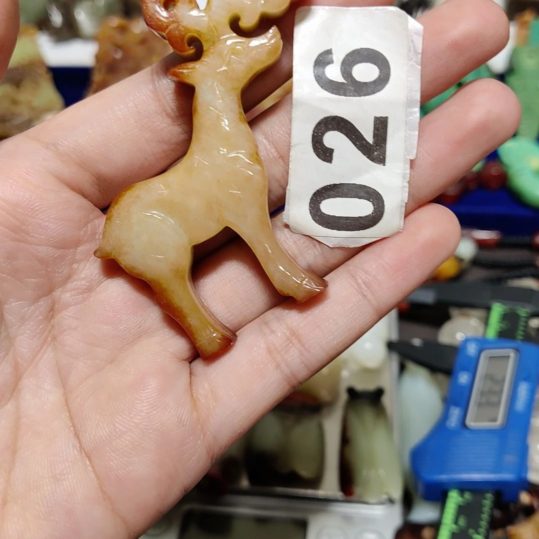 透闪石质玉未镶嵌颈饰