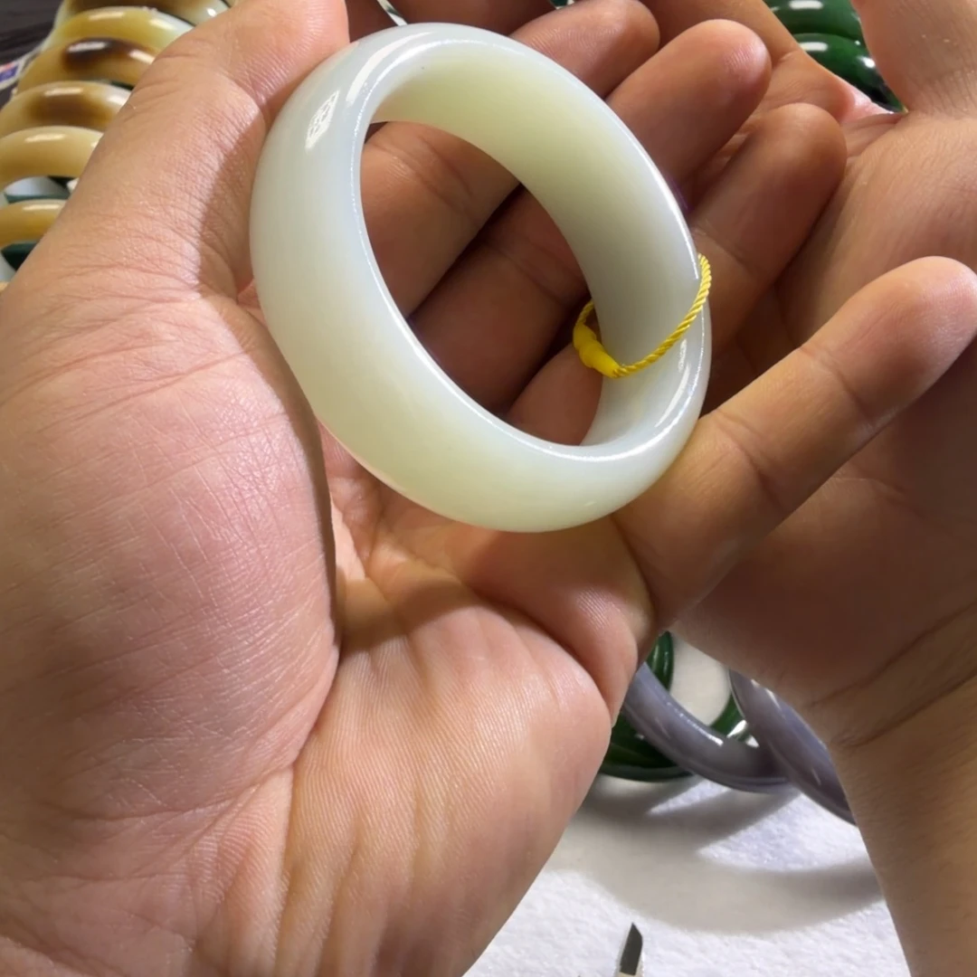 和田玉未镶嵌手镯