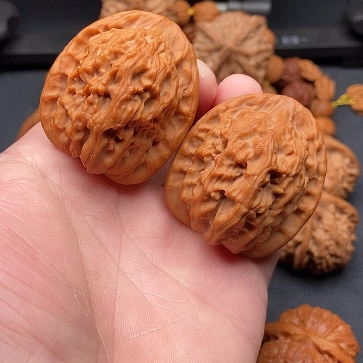 文玩核桃把件红狮子