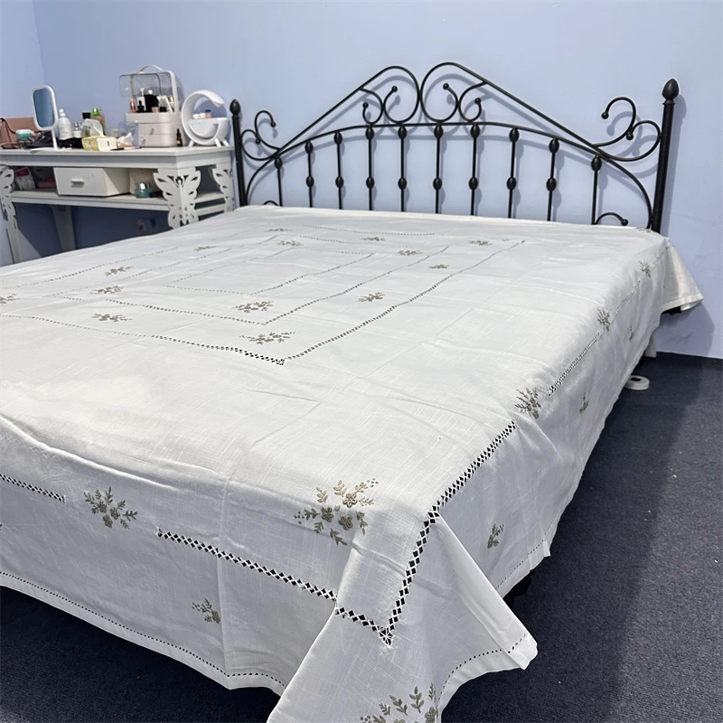 F028白色十字麻（235*265cm）手绣重工抽丝结合撸虫绣手工床盖