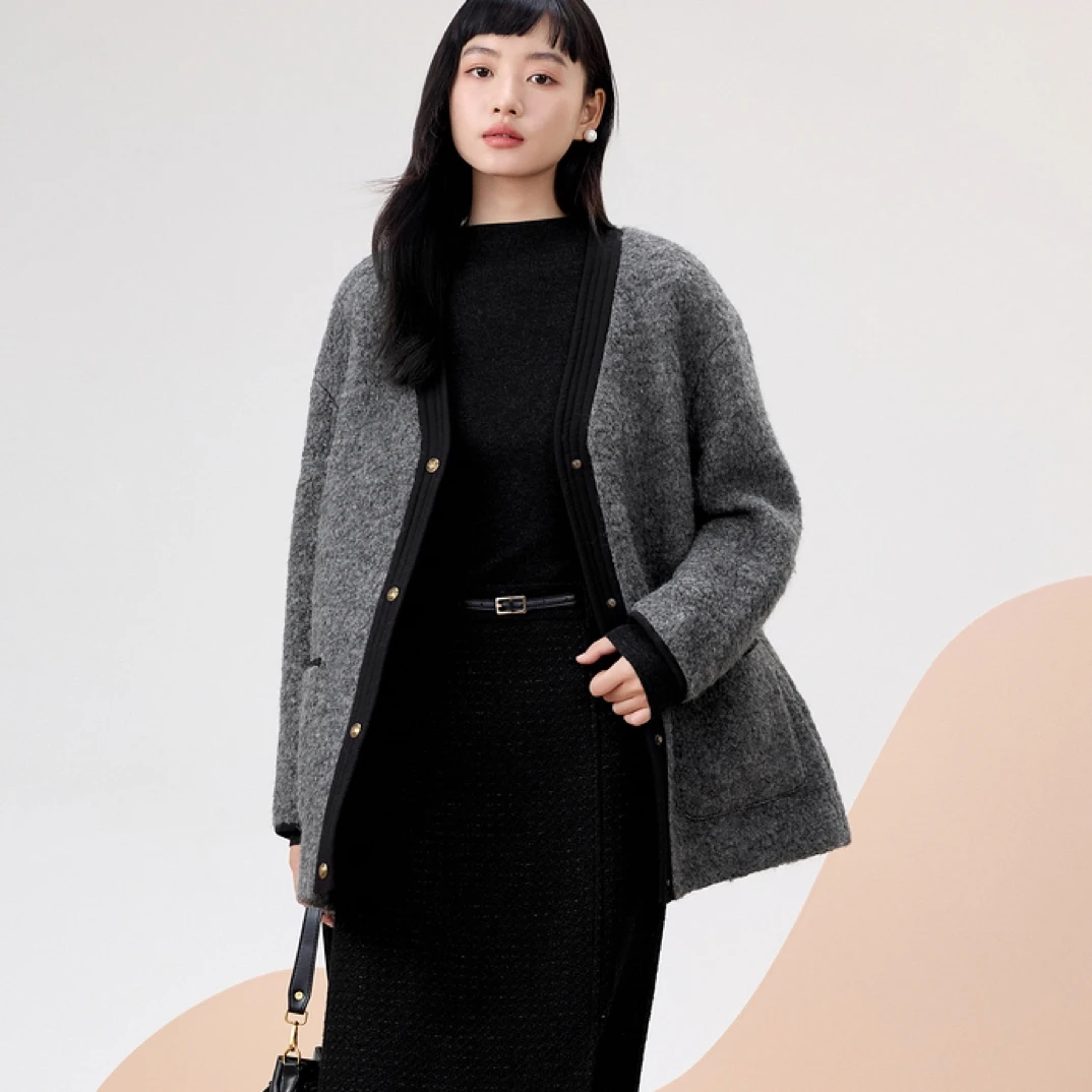 女冬季小香风黑灰撞色V领保暖厚款大衣经典时尚外套
