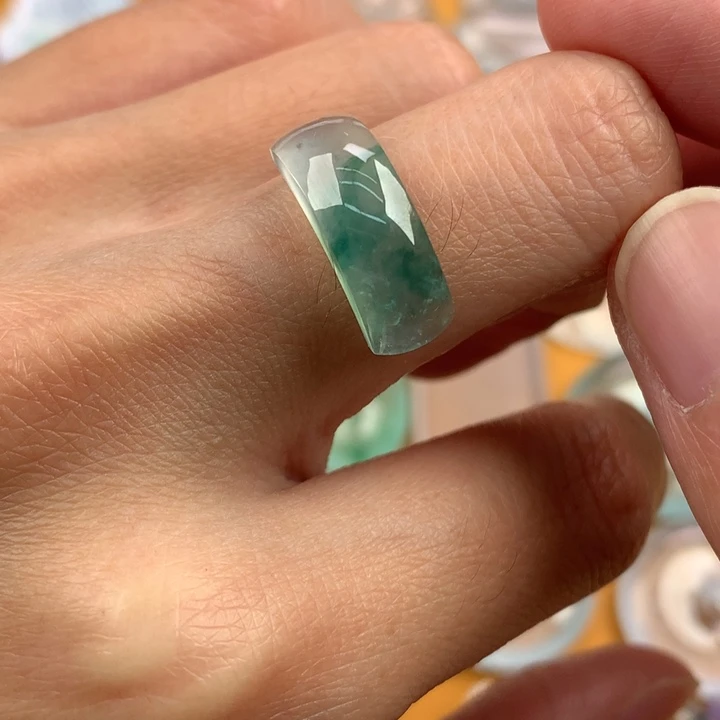 颈饰未镶嵌翡翠…..