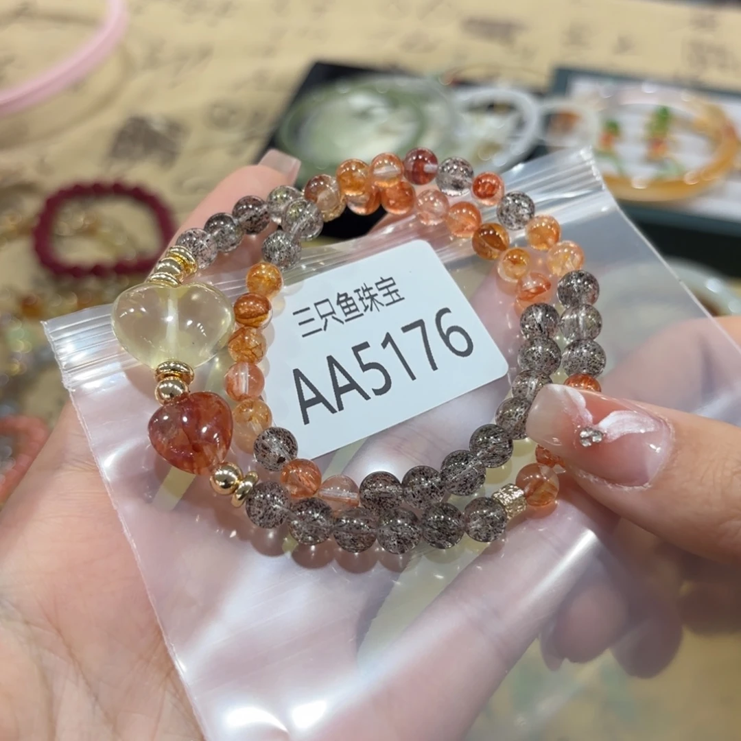怜***诺水晶手链未镶嵌有棉有坑有裂介意勿拍
