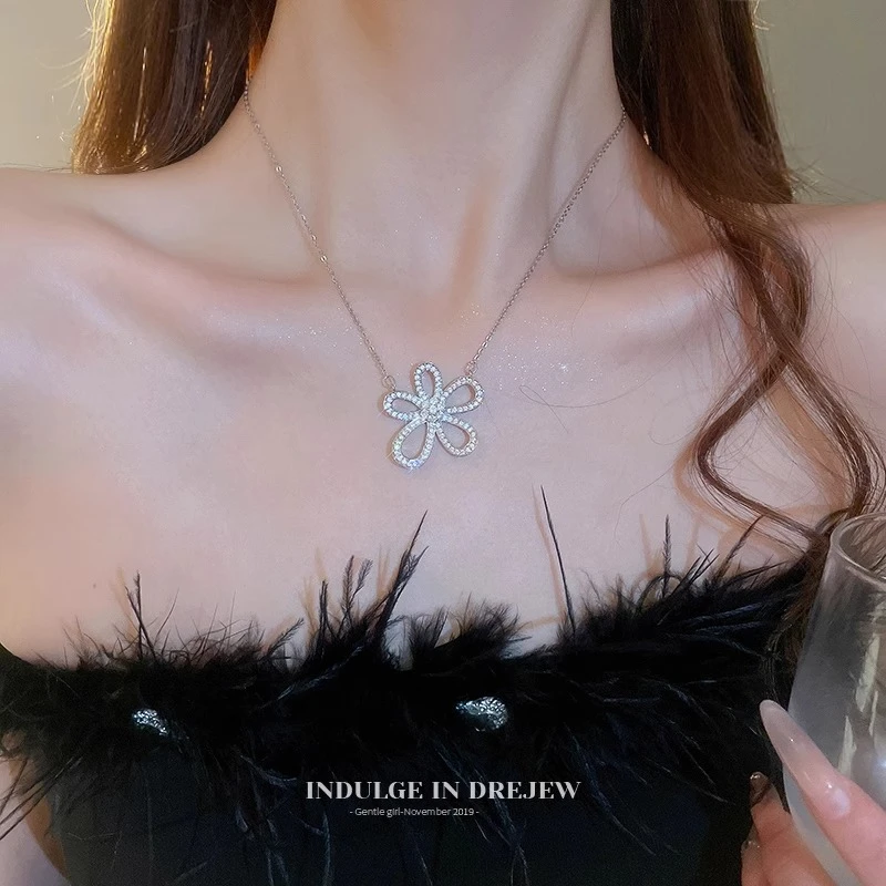 铜合金项链 ins镂空花朵项链锁骨链轻奢高级感小众精致毛衣链颈链