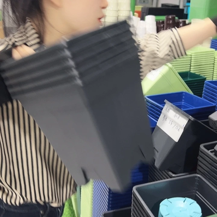 清仓方形口16高18黑色带托5个