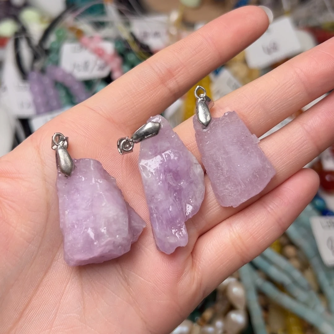 玛瑙/玉髓合金珠宝半成品L397。天然紫锂辉原石吊坠一个