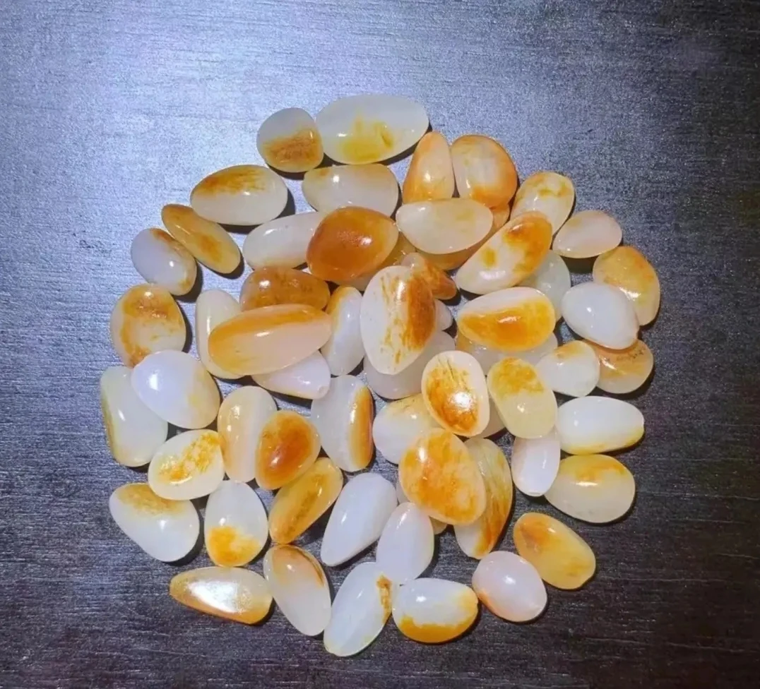 新疆黄皮籽石手把件