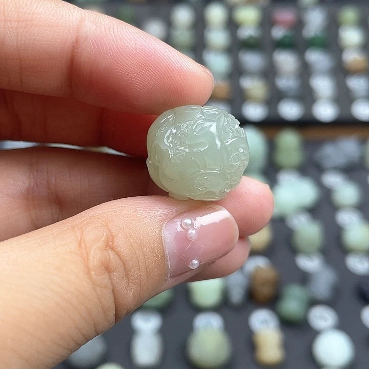 颈饰未镶嵌和田玉新疆且末青白狐狸珠子定制