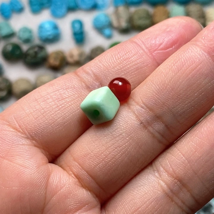 颈饰未镶嵌南红玛瑙