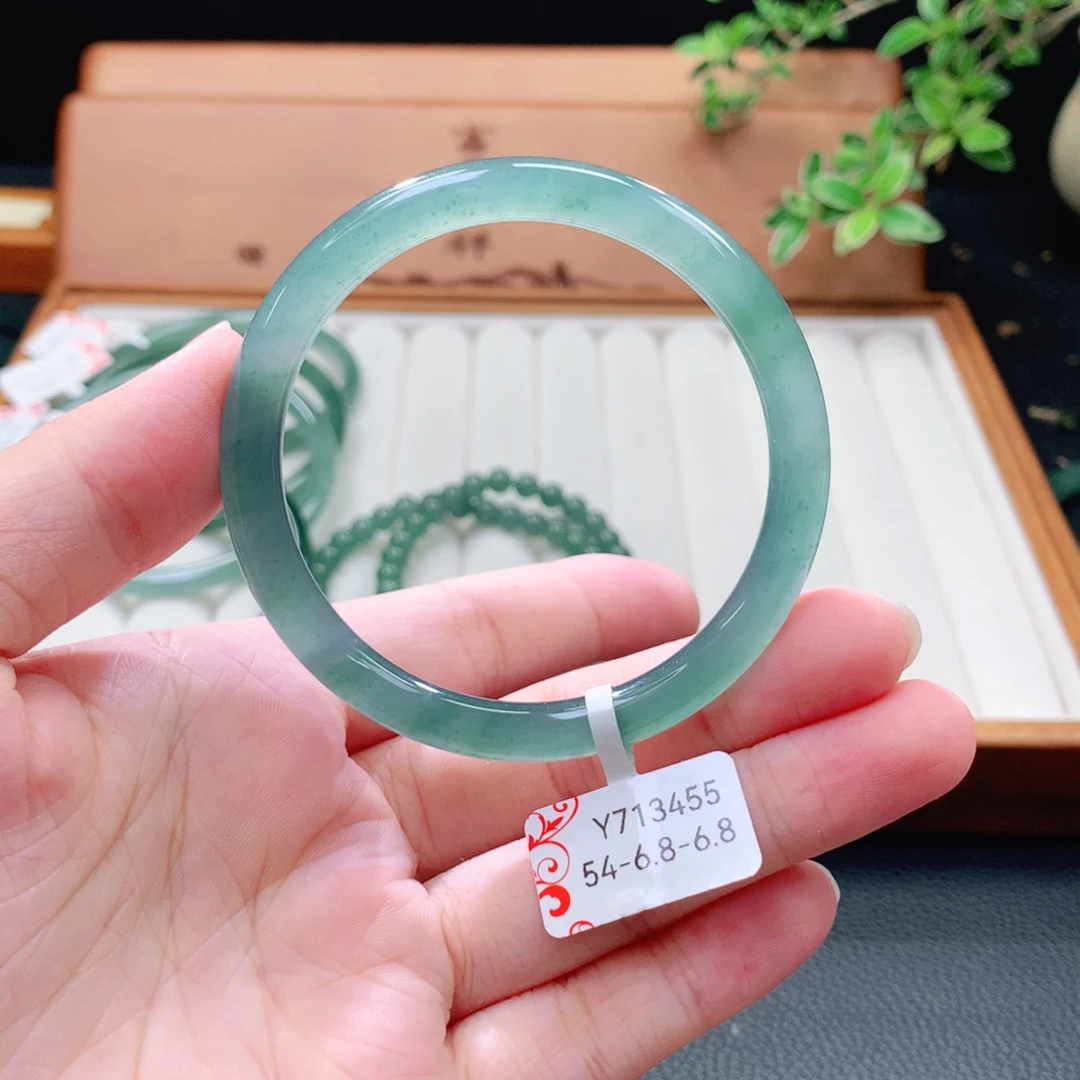翡翠未镶嵌手镯（圆镯）