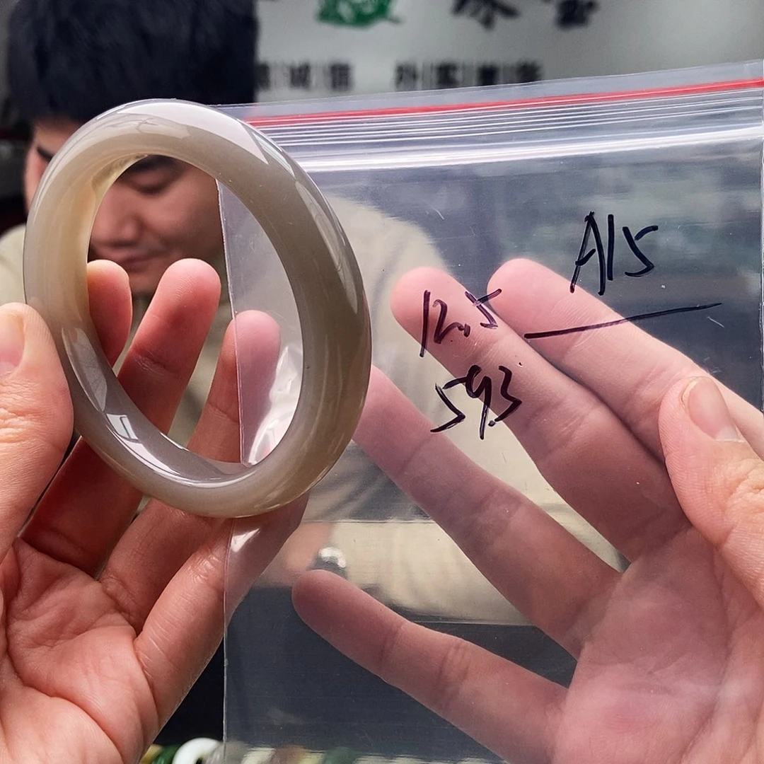 和田玉未镶嵌手镯拍一发一