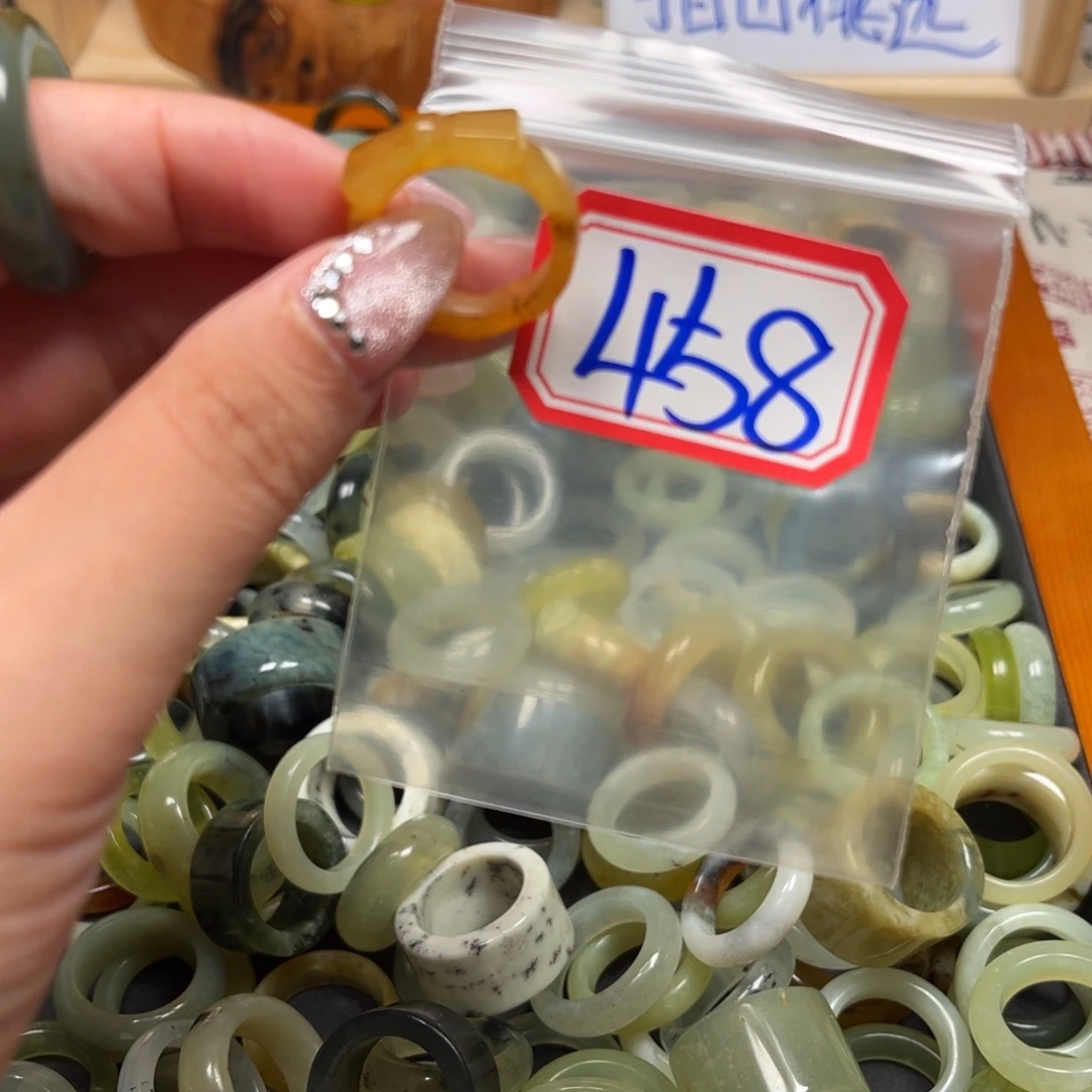 醋***酱蛇纹石玉未镶嵌珠宝奇石