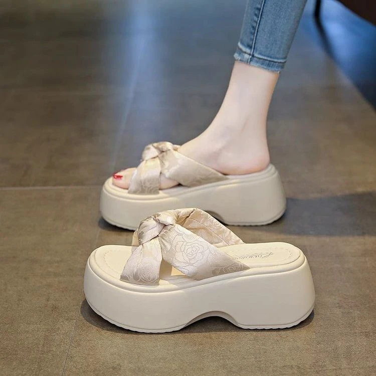 厚底松糕凉拖鞋女夏季外穿2025新款增高高跟配裙子沙滩一字拖凉鞋