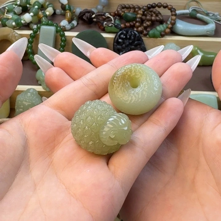 皮****和田玉未镶嵌颈饰定制