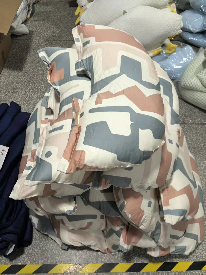 《厚广家》3楼30×65cm表面全棉卡其拼接色枕头 发1个