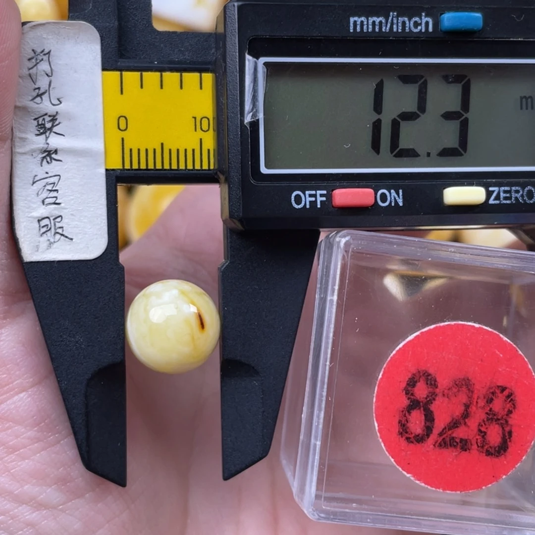 蜜蜡未镶嵌珠宝奇石