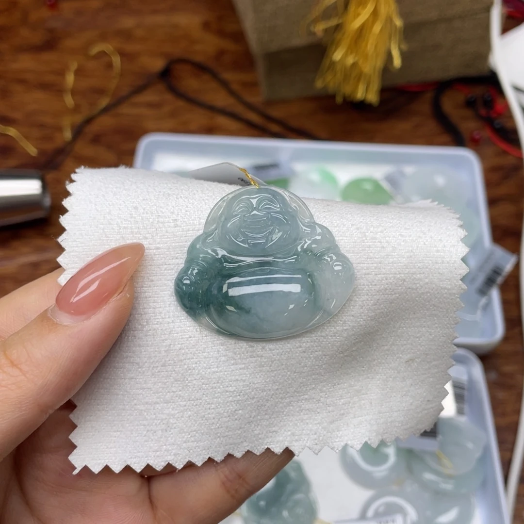 翡翠颈饰未镶嵌佛公