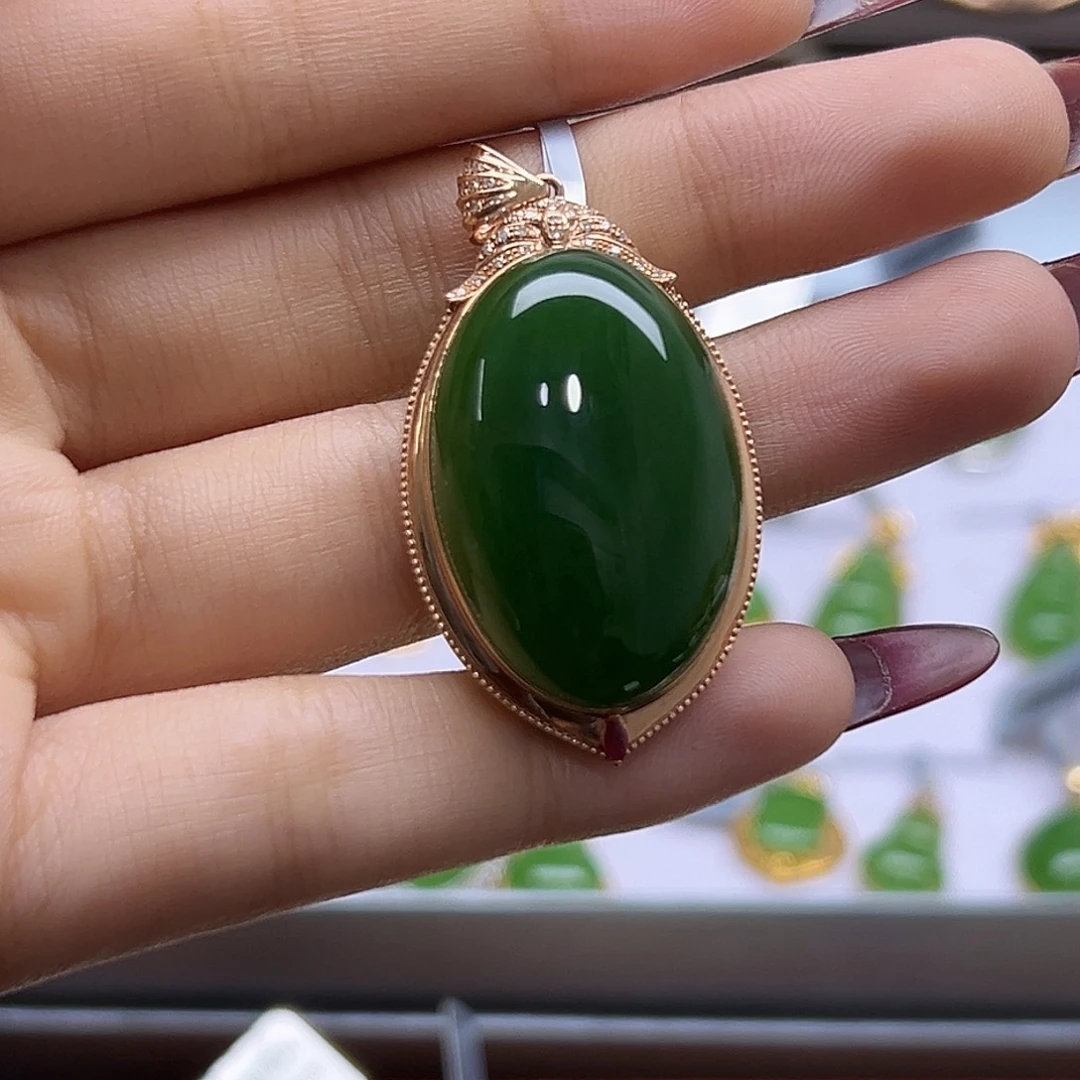 和田玉18K金镶嵌吊坠(赠链)