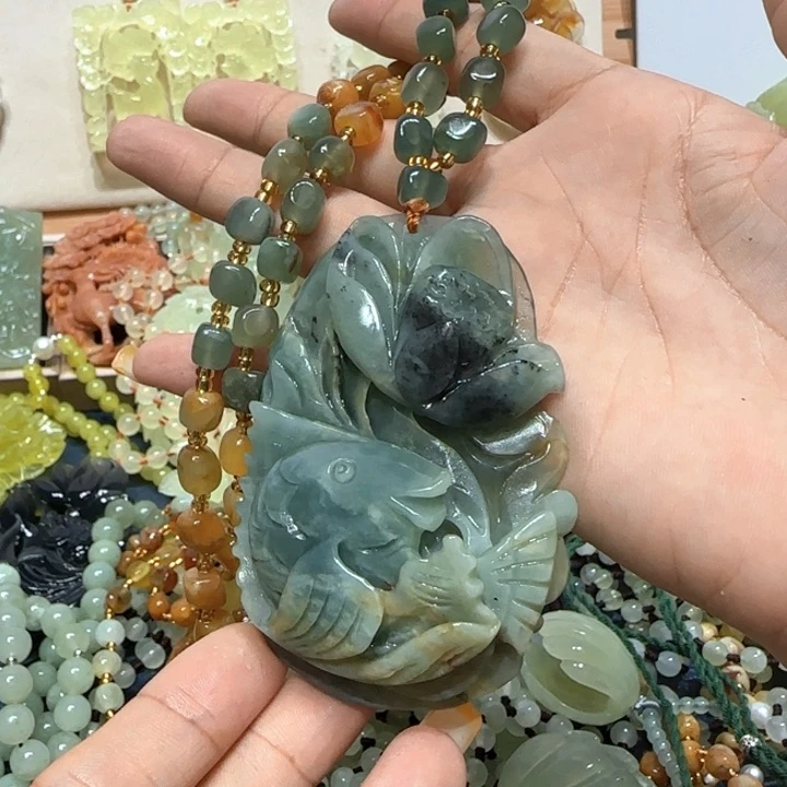 未镶嵌蛇纹石玉吊坠