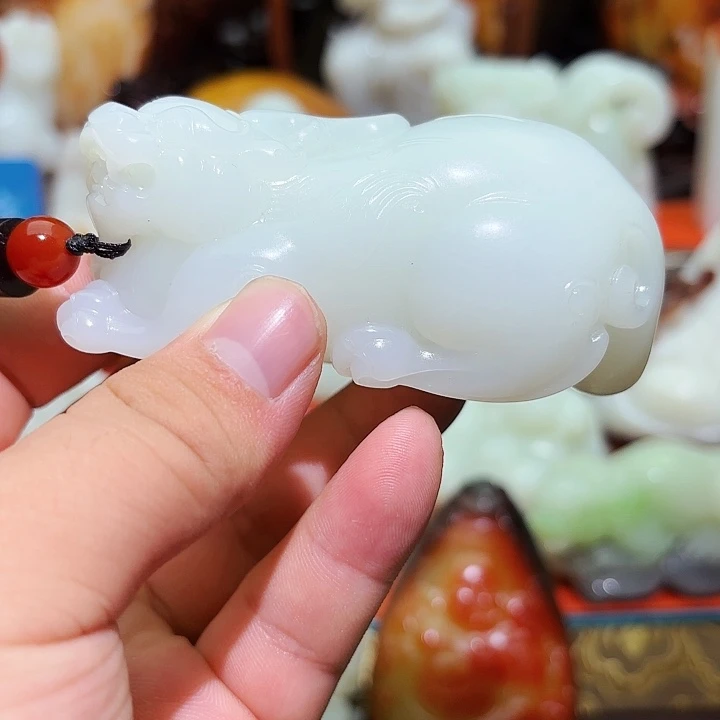 和田玉未镶嵌把件