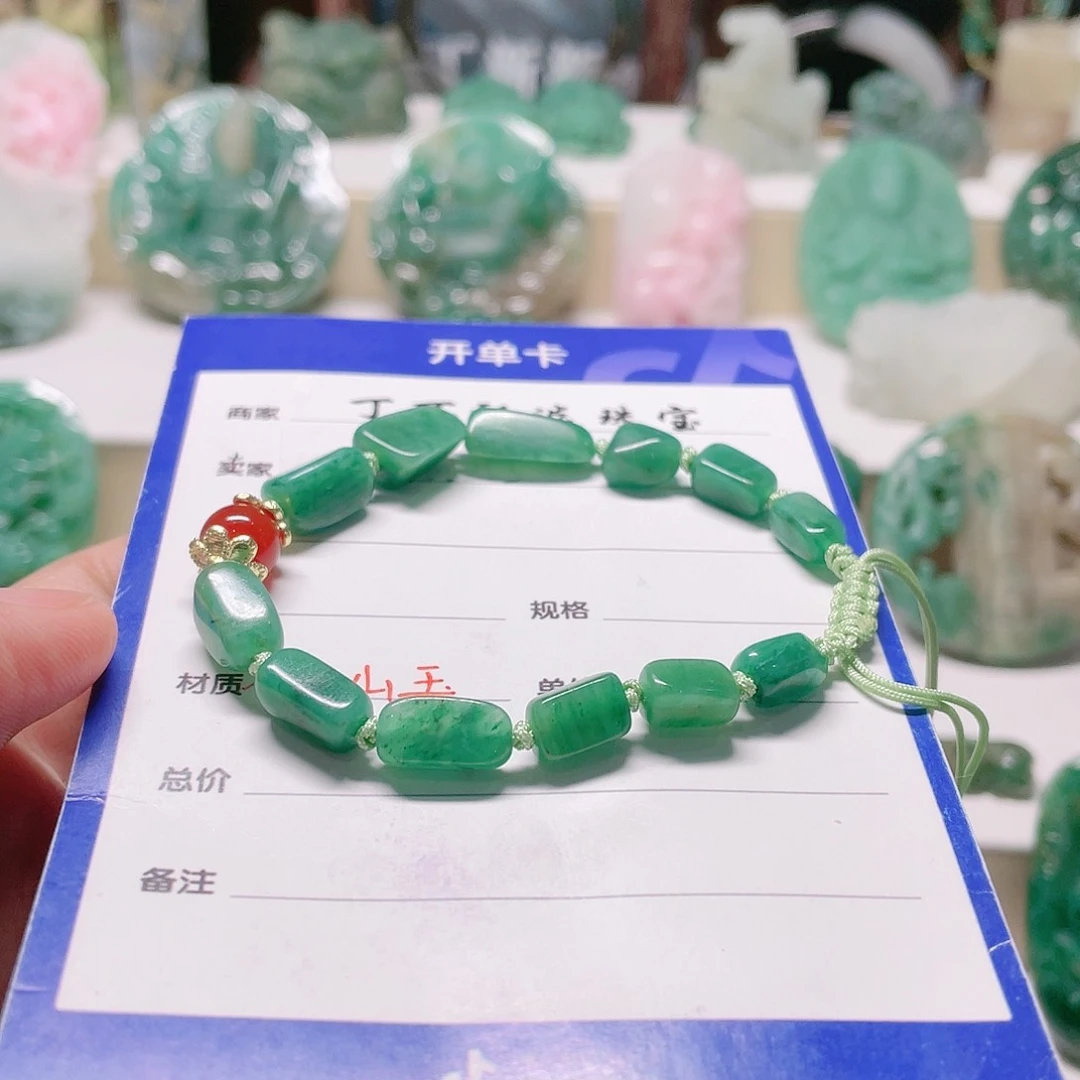 独山玉未镶嵌颈饰