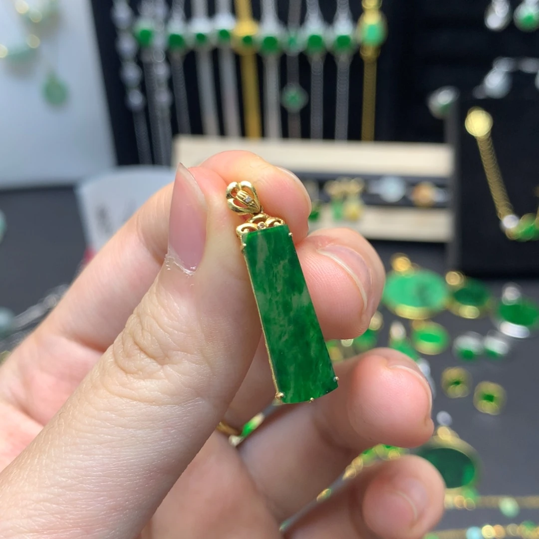 翡翠18K金镶嵌吊坠(不含链)有纹裂