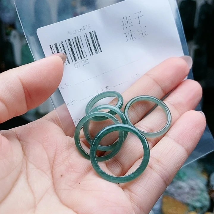 颈饰足铂镶嵌翡翠翡翠