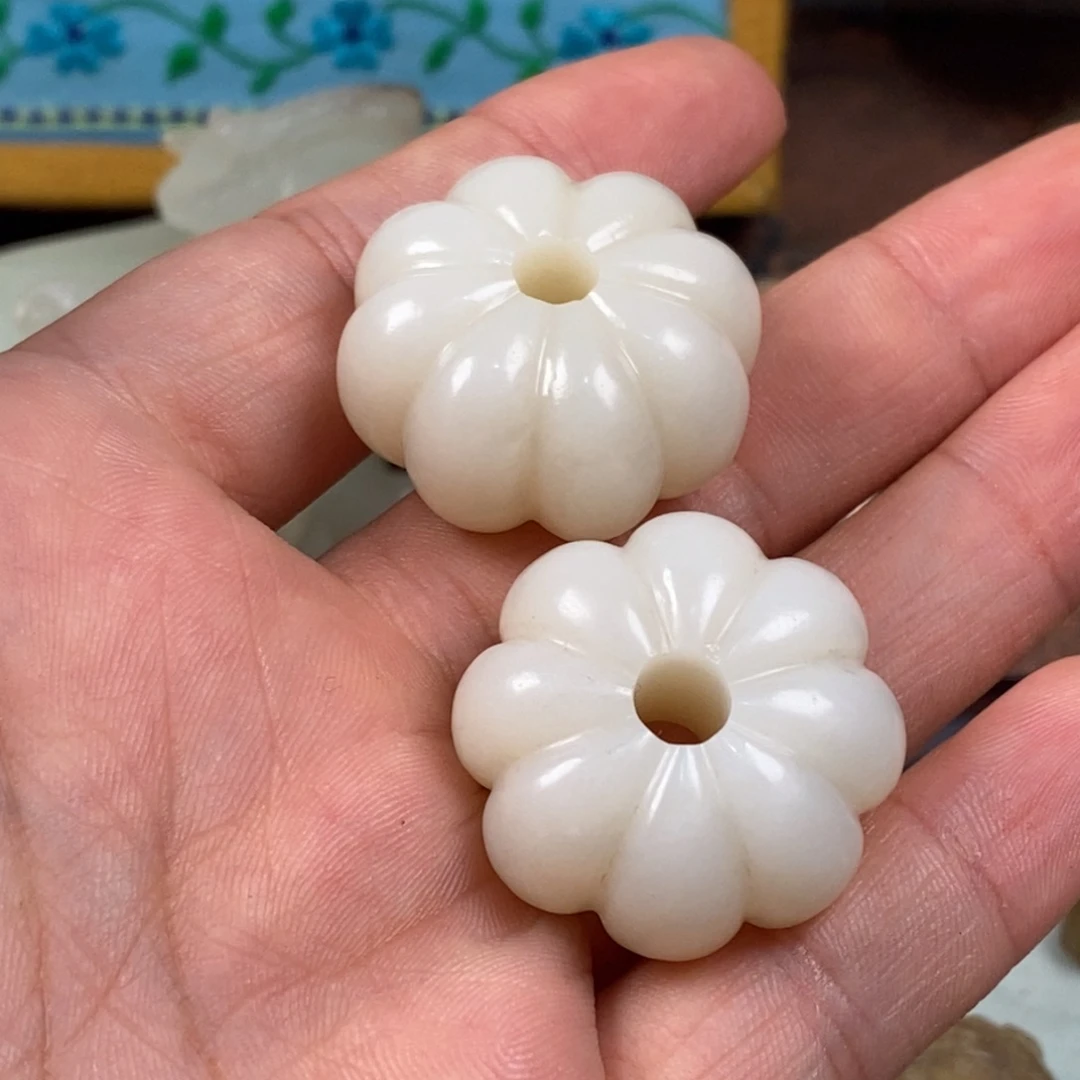 来***也非常精美的脖挂件